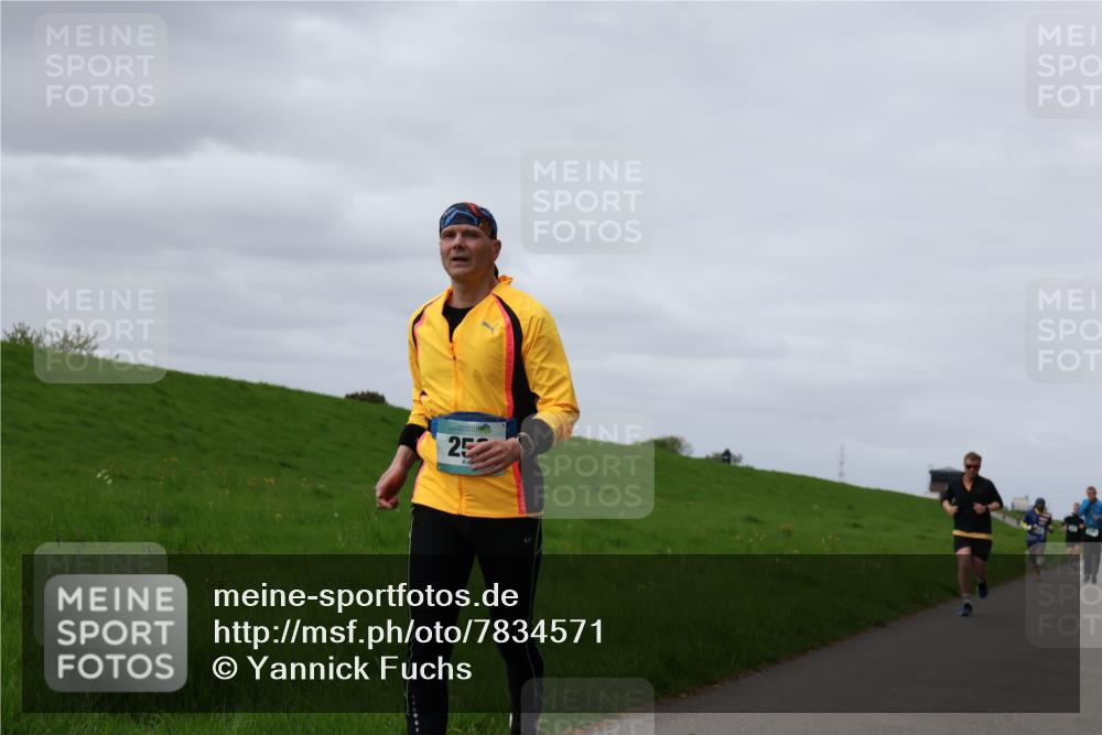 04.05.2025 - 8. Wedeler Halbmarathon Yannick Fuchs http://msf.ph/oto/7834571 04.05.2025 11:43:31 Laufen 25 meine-sportfotos.de
