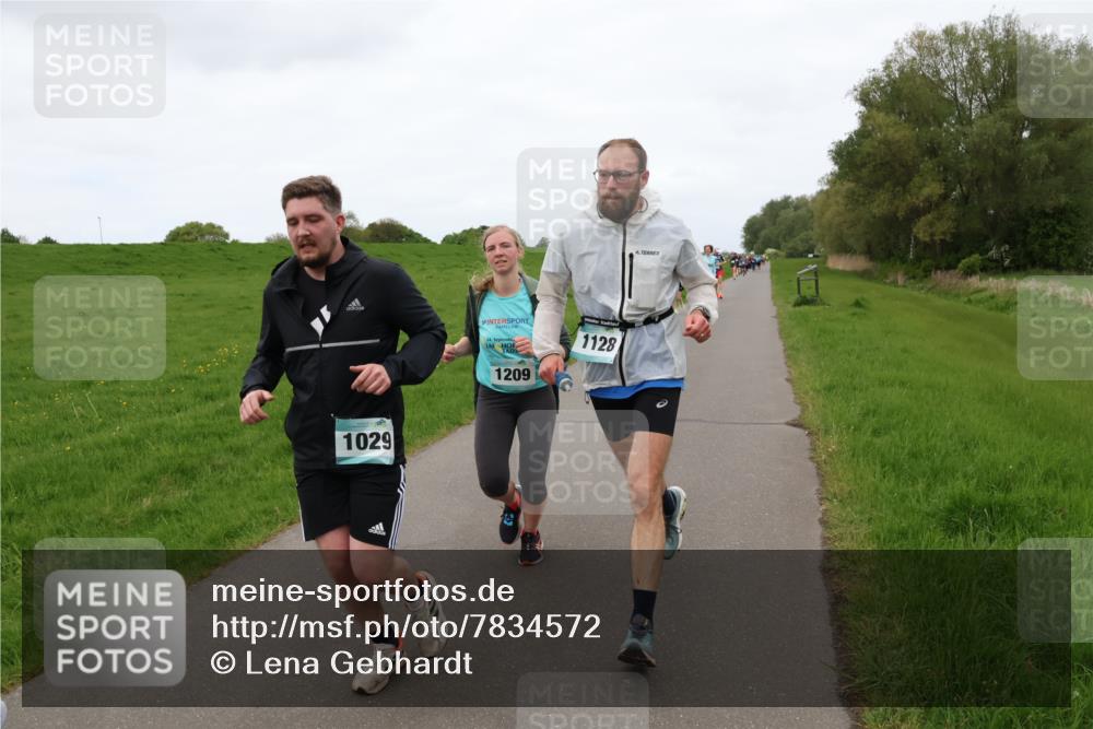 04.05.2025 - 8. Wedeler Halbmarathon Lena Gebhardt http://msf.ph/oto/7834572 04.05.2025 11:24:42 Laufen 1029, 14, 1209, 1128 meine-sportfotos.de