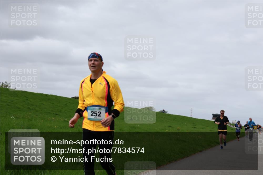 04.05.2025 - 8. Wedeler Halbmarathon Yannick Fuchs http://msf.ph/oto/7834574 04.05.2025 11:43:31 Laufen 252 meine-sportfotos.de