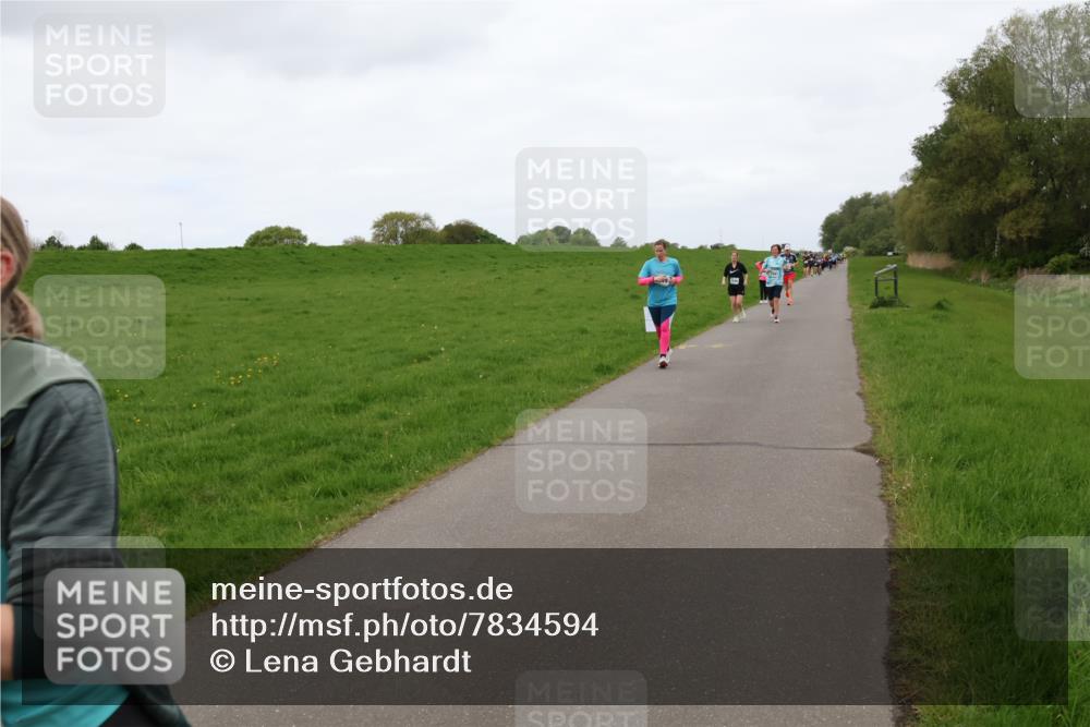 04.05.2025 - 8. Wedeler Halbmarathon Lena Gebhardt http://msf.ph/oto/7834594 04.05.2025 11:24:43 Laufen  meine-sportfotos.de
