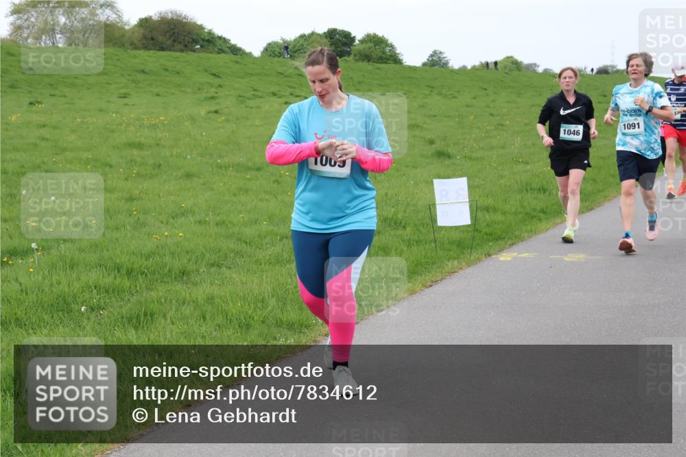04.05.2025 - 8. Wedeler Halbmarathon Lena Gebhardt http://msf.ph/oto/7834612 04.05.2025 11:24:45 Laufen 1046, 1091 meine-sportfotos.de