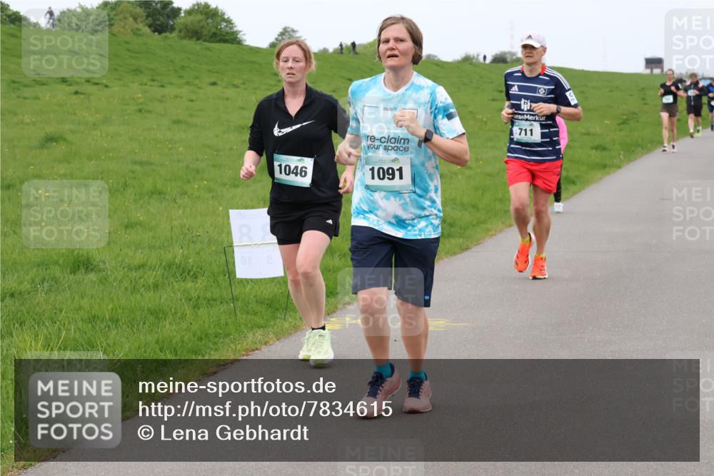 04.05.2025 - 8. Wedeler Halbmarathon Lena Gebhardt http://msf.ph/oto/7834615 04.05.2025 11:24:46 Laufen 8, 1046, 1091, 711 meine-sportfotos.de