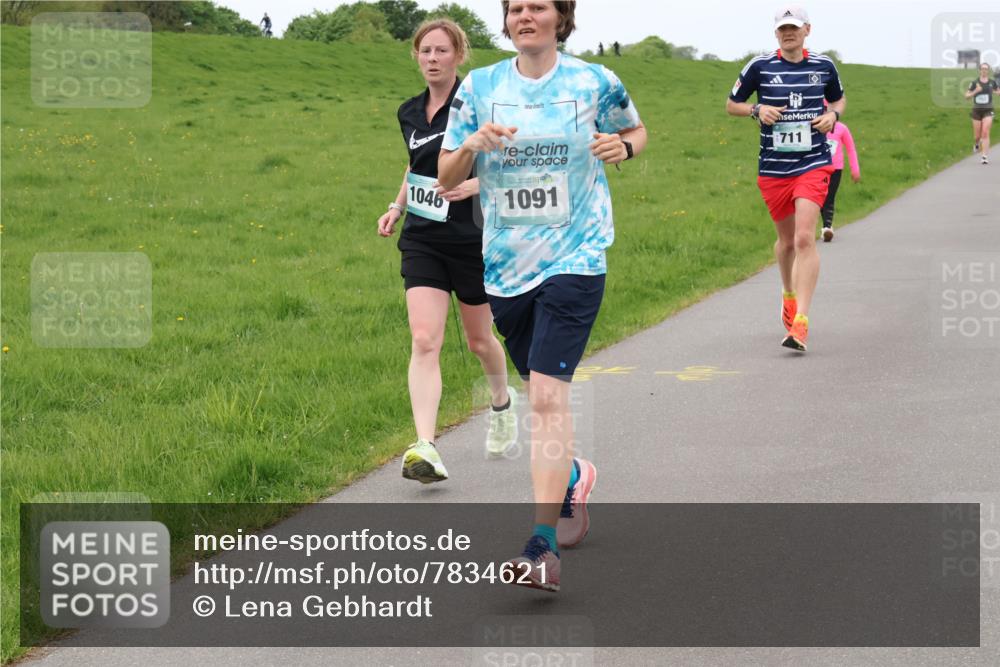 04.05.2025 - 8. Wedeler Halbmarathon Lena Gebhardt http://msf.ph/oto/7834621 04.05.2025 11:24:46 Laufen 1046, 1091, 711 meine-sportfotos.de