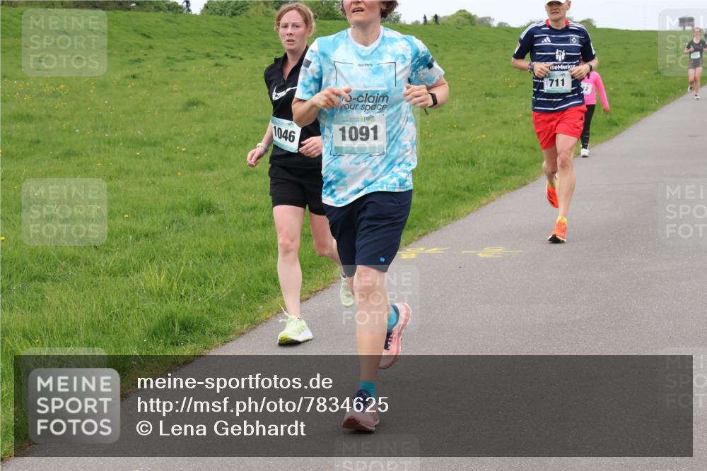 04.05.2025 - 8. Wedeler Halbmarathon Lena Gebhardt http://msf.ph/oto/7834625 04.05.2025 11:24:46 Laufen 1046, 1091, 711, 12 meine-sportfotos.de