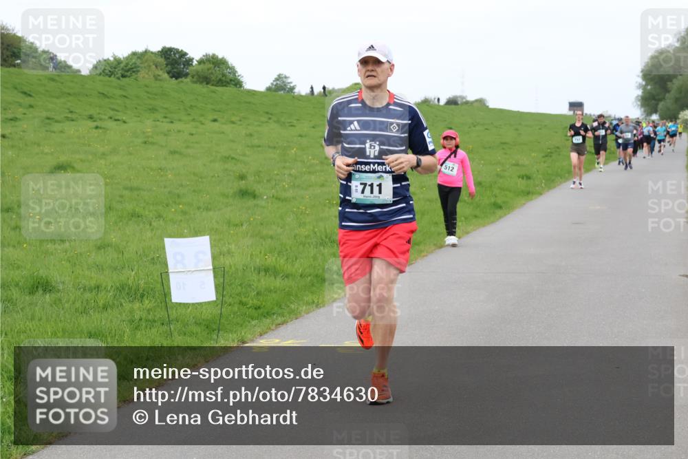04.05.2025 - 8. Wedeler Halbmarathon Lena Gebhardt http://msf.ph/oto/7834630 04.05.2025 11:24:47 Laufen 88, 711, 512 meine-sportfotos.de