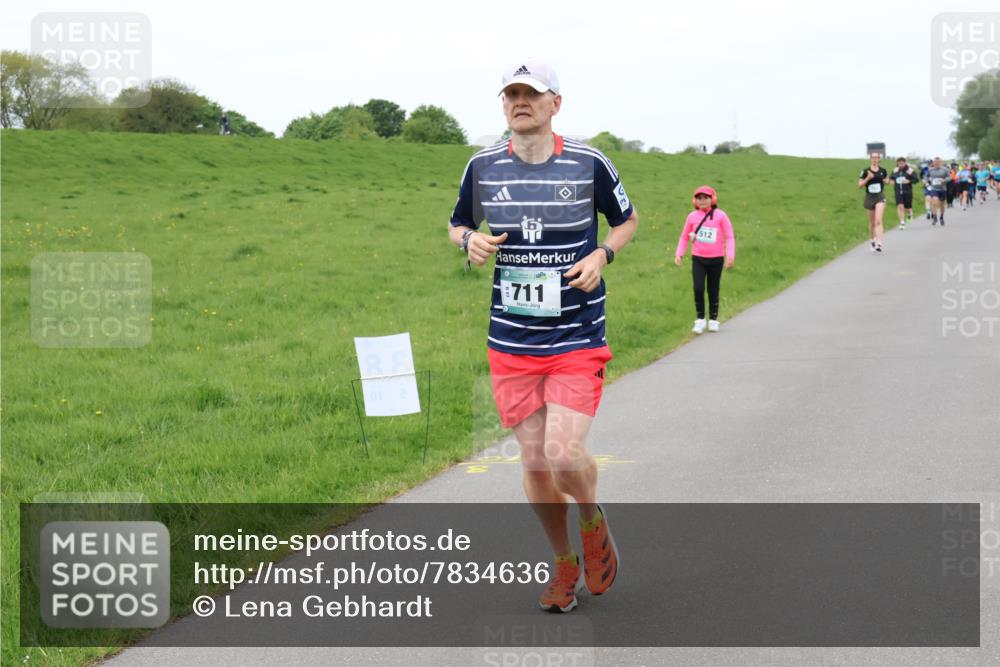 04.05.2025 - 8. Wedeler Halbmarathon Lena Gebhardt http://msf.ph/oto/7834636 04.05.2025 11:24:47 Laufen 711, 512 meine-sportfotos.de