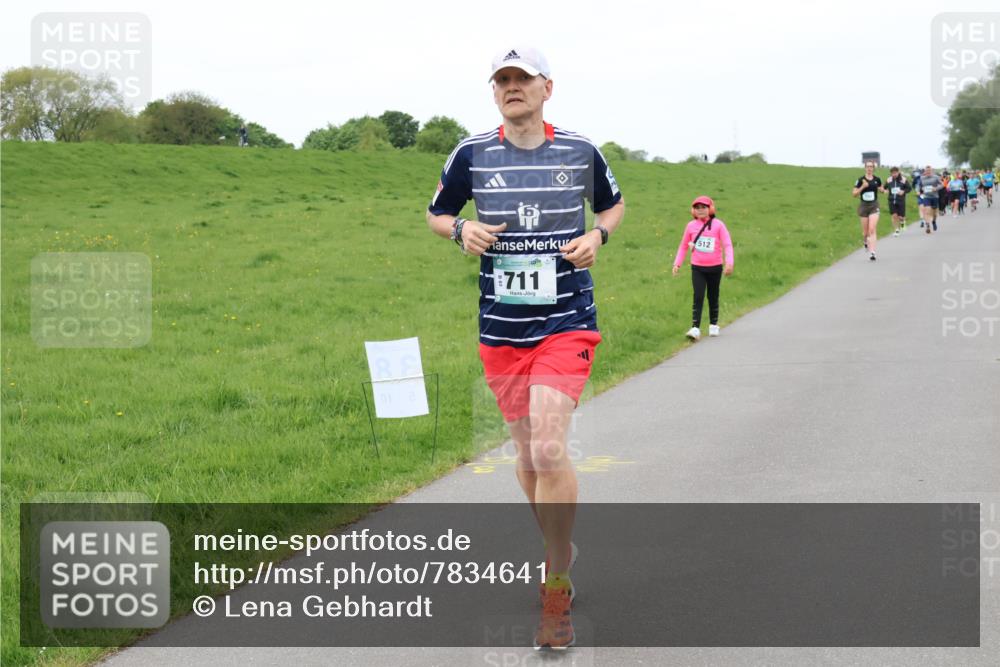 04.05.2025 - 8. Wedeler Halbmarathon Lena Gebhardt http://msf.ph/oto/7834641 04.05.2025 11:24:48 Laufen 711, 512, 38 meine-sportfotos.de