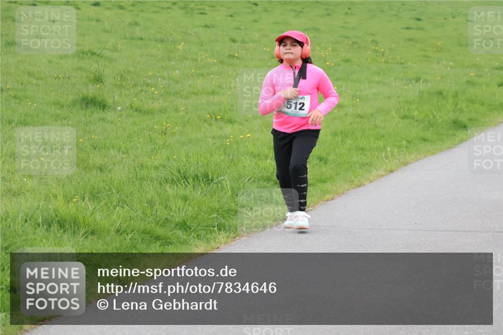 04.05.2025 - 8. Wedeler Halbmarathon Lena Gebhardt http://msf.ph/oto/7834646 04.05.2025 11:24:49 Laufen 512 meine-sportfotos.de