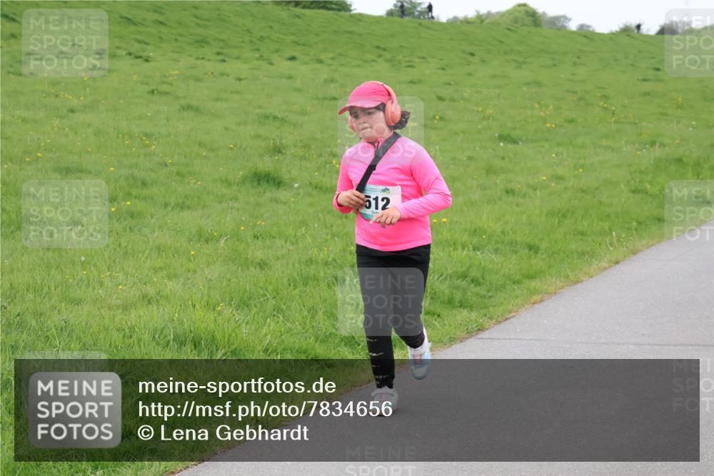 04.05.2025 - 8. Wedeler Halbmarathon Lena Gebhardt http://msf.ph/oto/7834656 04.05.2025 11:24:51 Laufen 512 meine-sportfotos.de