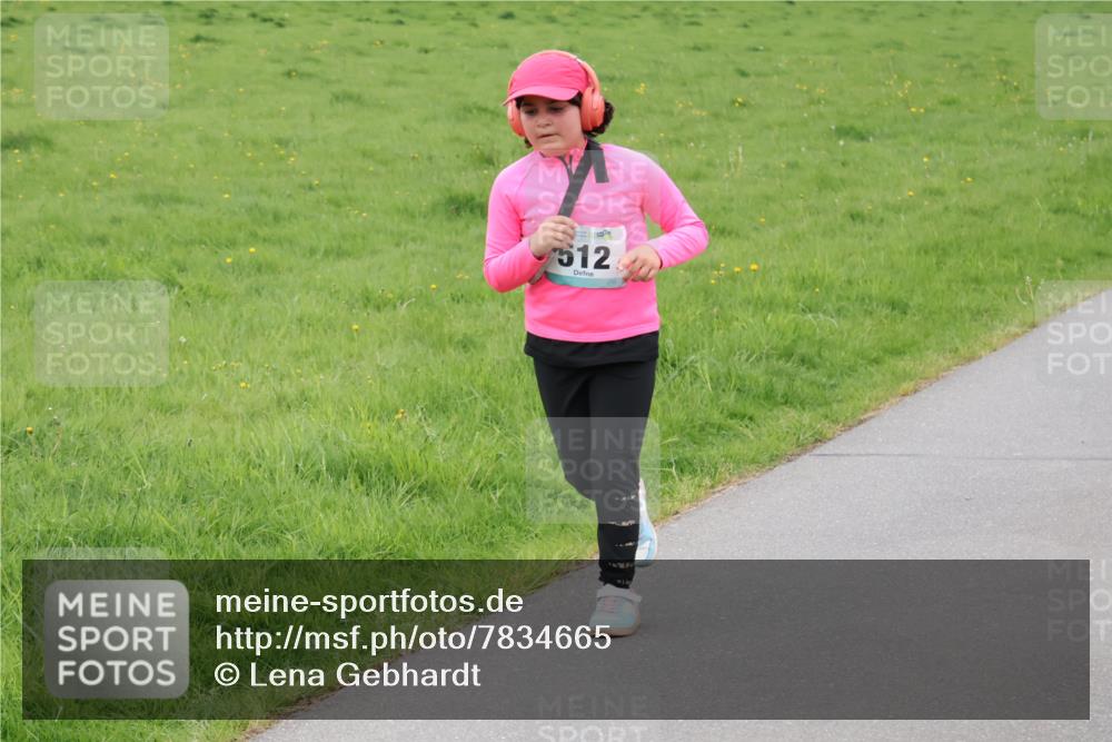 04.05.2025 - 8. Wedeler Halbmarathon Lena Gebhardt http://msf.ph/oto/7834665 04.05.2025 11:24:51 Laufen 512 meine-sportfotos.de