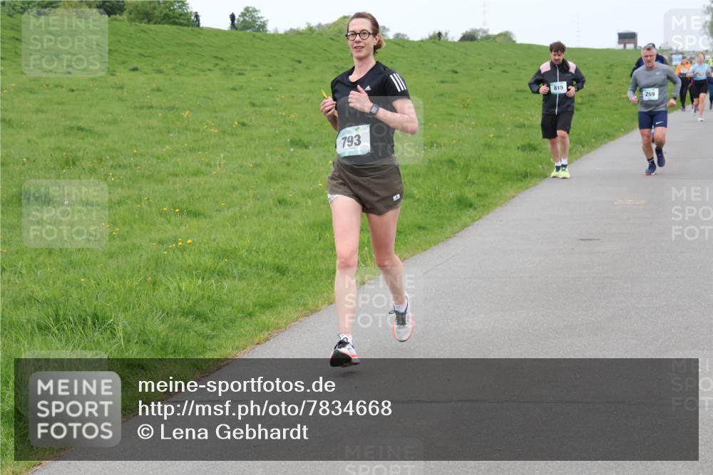 04.05.2025 - 8. Wedeler Halbmarathon Lena Gebhardt http://msf.ph/oto/7834668 04.05.2025 11:24:53 Laufen 793, 815, 259 meine-sportfotos.de