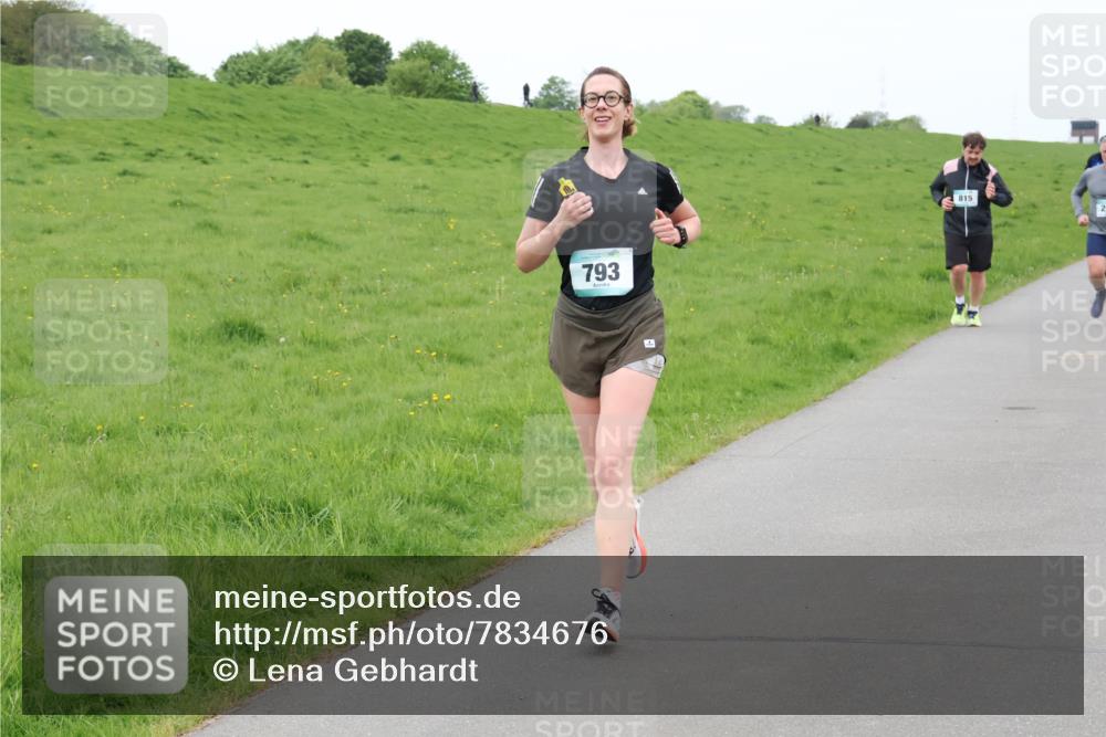 04.05.2025 - 8. Wedeler Halbmarathon Lena Gebhardt http://msf.ph/oto/7834676 04.05.2025 11:24:54 Laufen 793, 815 meine-sportfotos.de