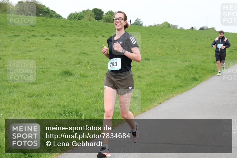 04.05.2025 - 8. Wedeler Halbmarathon Lena Gebhardt http://msf.ph/oto/7834684 04.05.2025 11:24:54 Laufen 793, 815 meine-sportfotos.de