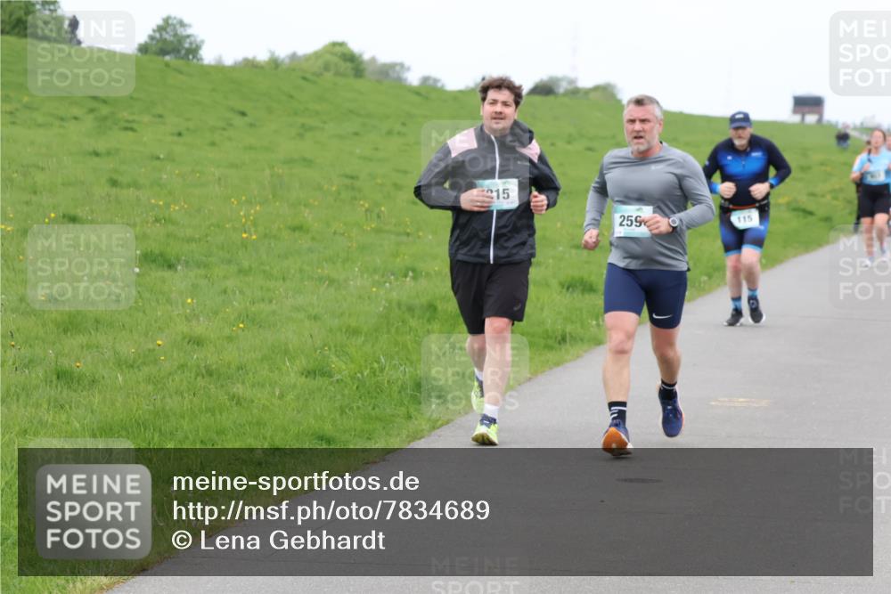 04.05.2025 - 8. Wedeler Halbmarathon Lena Gebhardt http://msf.ph/oto/7834689 04.05.2025 11:24:56 Laufen 215, 259, 115 meine-sportfotos.de