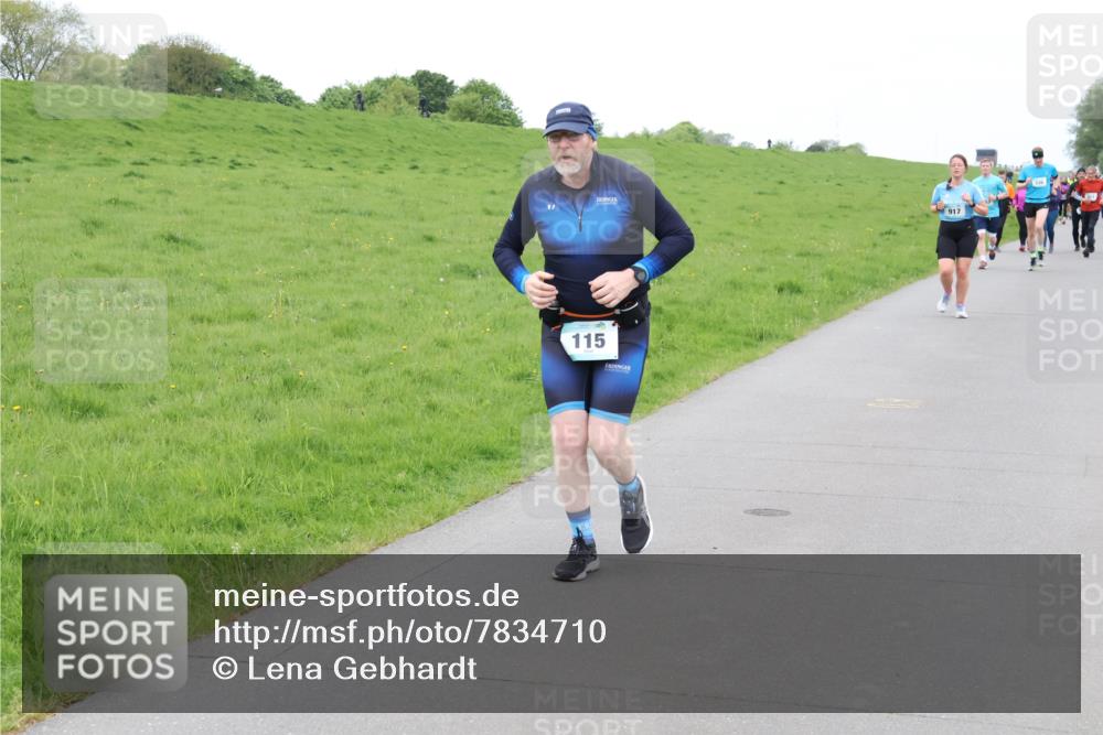 04.05.2025 - 8. Wedeler Halbmarathon Lena Gebhardt http://msf.ph/oto/7834710 04.05.2025 11:25:00 Laufen 115, 917 meine-sportfotos.de