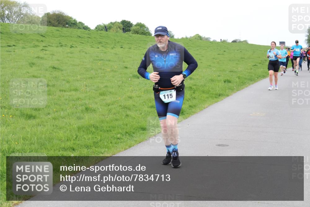 04.05.2025 - 8. Wedeler Halbmarathon Lena Gebhardt http://msf.ph/oto/7834713 04.05.2025 11:25:00 Laufen 917, 115 meine-sportfotos.de
