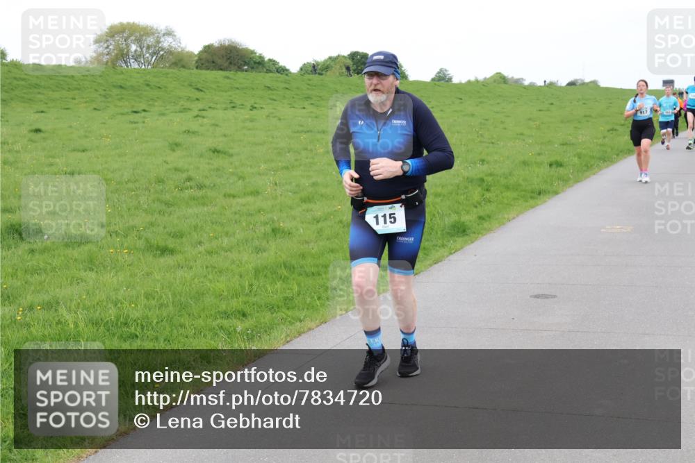 04.05.2025 - 8. Wedeler Halbmarathon Lena Gebhardt http://msf.ph/oto/7834720 04.05.2025 11:25:01 Laufen 917, 115 meine-sportfotos.de