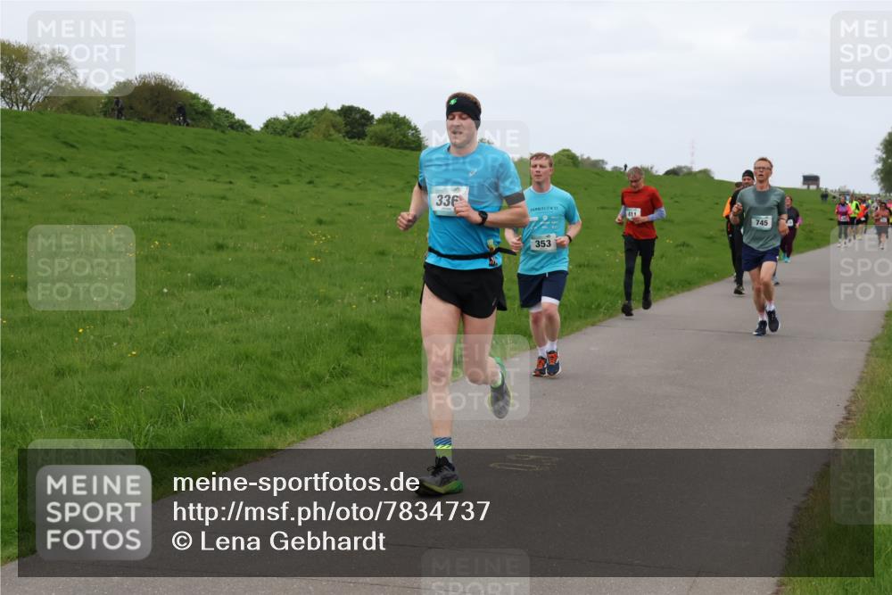 04.05.2025 - 8. Wedeler Halbmarathon Lena Gebhardt http://msf.ph/oto/7834737 04.05.2025 11:25:06 Laufen 336, 21, 411, 745, 353 meine-sportfotos.de