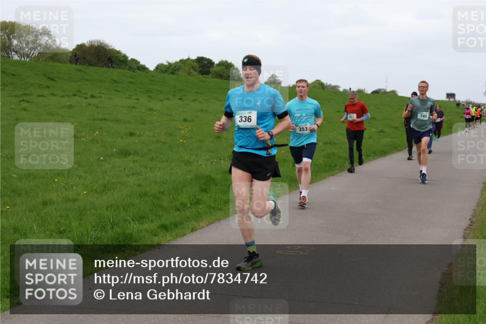 04.05.2025 - 8. Wedeler Halbmarathon Lena Gebhardt http://msf.ph/oto/7834742 04.05.2025 11:25:06 Laufen 336, 21, 353, 411, 745 meine-sportfotos.de