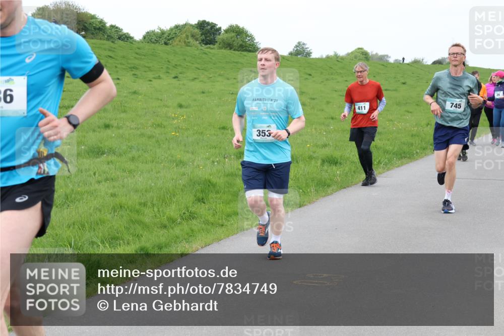 04.05.2025 - 8. Wedeler Halbmarathon Lena Gebhardt http://msf.ph/oto/7834749 04.05.2025 11:25:07 Laufen 6, 21, 411, 353, 745, 28 meine-sportfotos.de