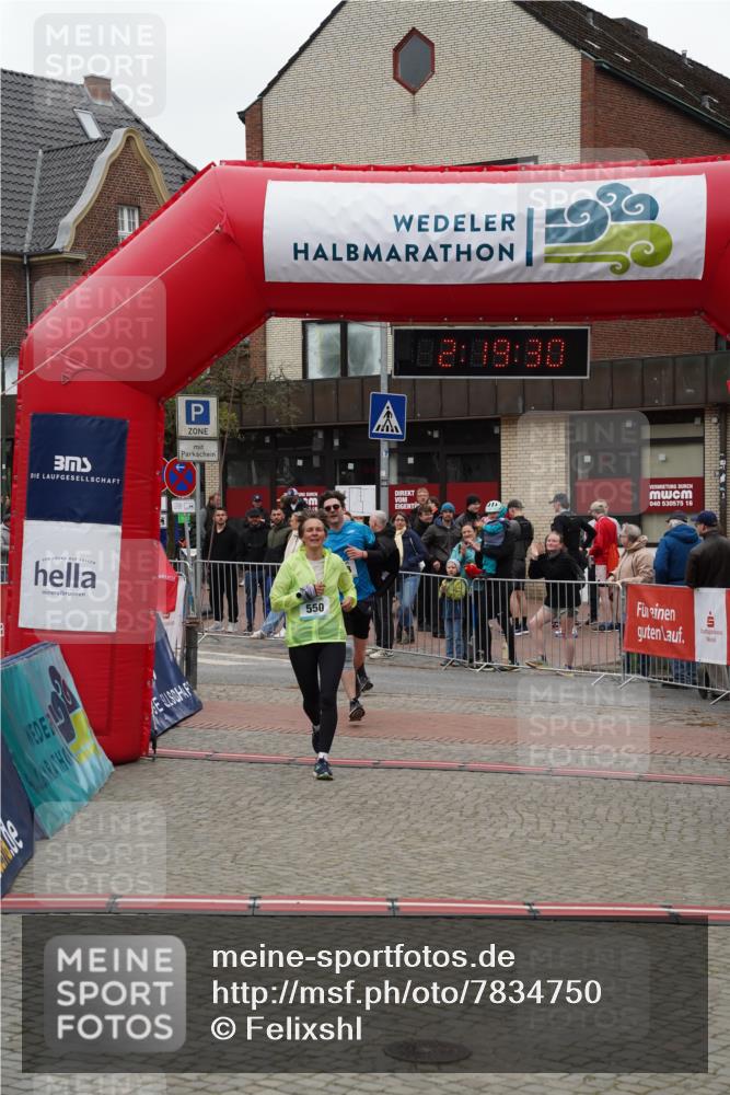 04.05.2025 - 8. Wedeler Halbmarathon Felixshl http://msf.ph/oto/7834750 04.05.2025 12:19:28 Ziel 550, 608, 609 meine-sportfotos.de