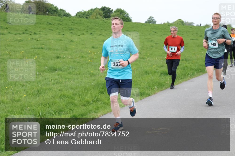 04.05.2025 - 8. Wedeler Halbmarathon Lena Gebhardt http://msf.ph/oto/7834752 04.05.2025 11:25:07 Laufen 21, 411, 745, 353 meine-sportfotos.de