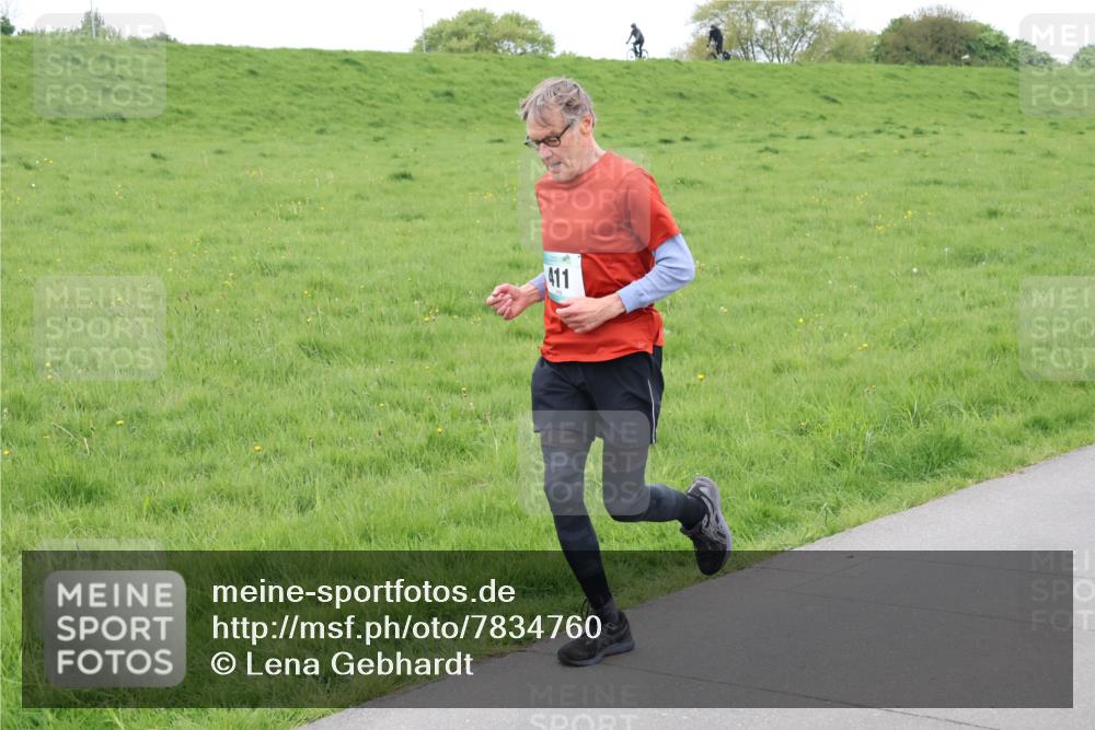 04.05.2025 - 8. Wedeler Halbmarathon Lena Gebhardt http://msf.ph/oto/7834760 04.05.2025 11:25:10 Laufen 411 meine-sportfotos.de