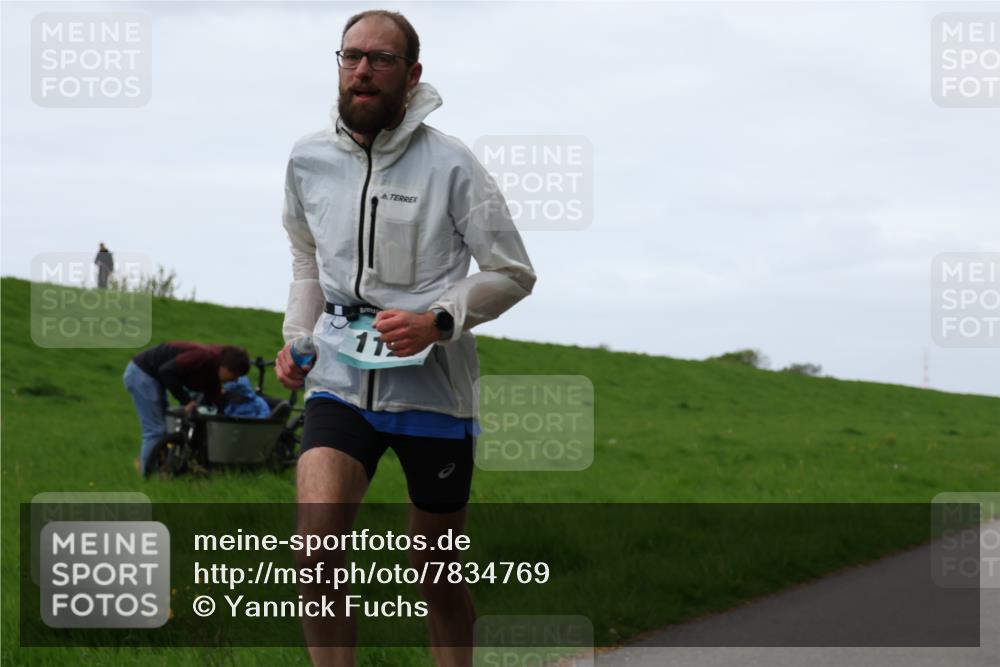 04.05.2025 - 8. Wedeler Halbmarathon Yannick Fuchs http://msf.ph/oto/7834769 04.05.2025 11:22:49 Laufen 11 meine-sportfotos.de