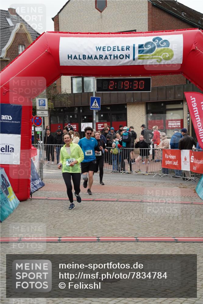 04.05.2025 - 8. Wedeler Halbmarathon Felixshl http://msf.ph/oto/7834784 04.05.2025 12:19:28 Ziel 550, 608, 609 meine-sportfotos.de
