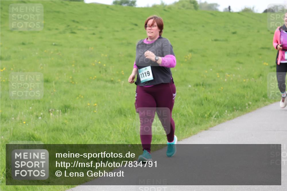 04.05.2025 - 8. Wedeler Halbmarathon Lena Gebhardt http://msf.ph/oto/7834791 04.05.2025 11:25:19 Laufen 1119 meine-sportfotos.de