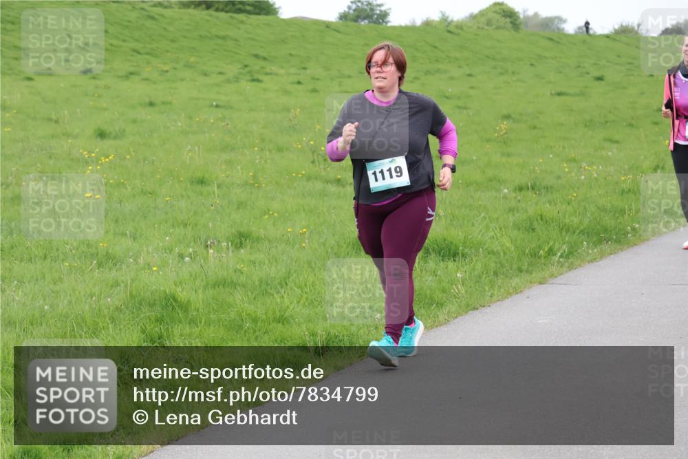 04.05.2025 - 8. Wedeler Halbmarathon Lena Gebhardt http://msf.ph/oto/7834799 04.05.2025 11:25:19 Laufen 1119 meine-sportfotos.de