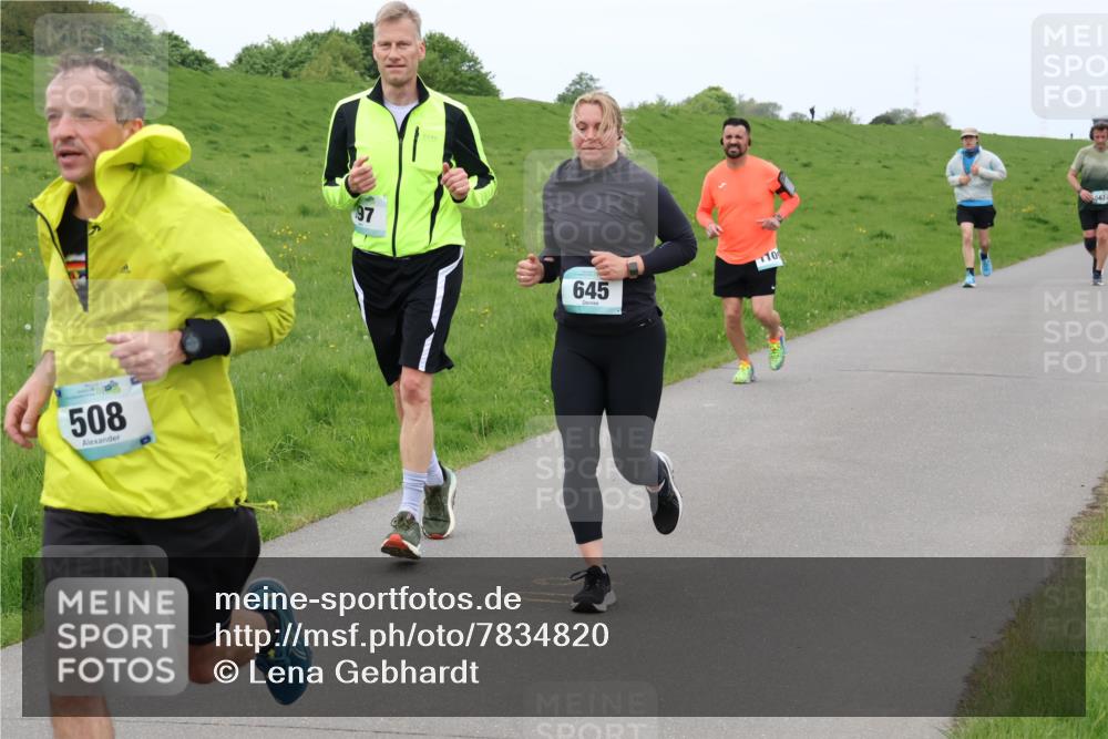 04.05.2025 - 8. Wedeler Halbmarathon Lena Gebhardt http://msf.ph/oto/7834820 04.05.2025 11:25:25 Laufen 508, 97, 10, 645 meine-sportfotos.de