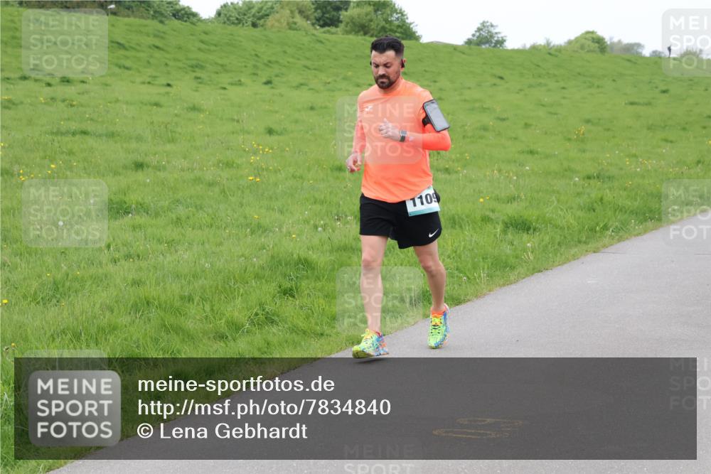 04.05.2025 - 8. Wedeler Halbmarathon Lena Gebhardt http://msf.ph/oto/7834840 04.05.2025 11:25:27 Laufen 1109 meine-sportfotos.de