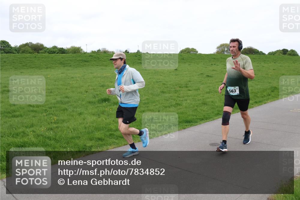 04.05.2025 - 8. Wedeler Halbmarathon Lena Gebhardt http://msf.ph/oto/7834852 04.05.2025 11:25:34 Laufen 563 meine-sportfotos.de