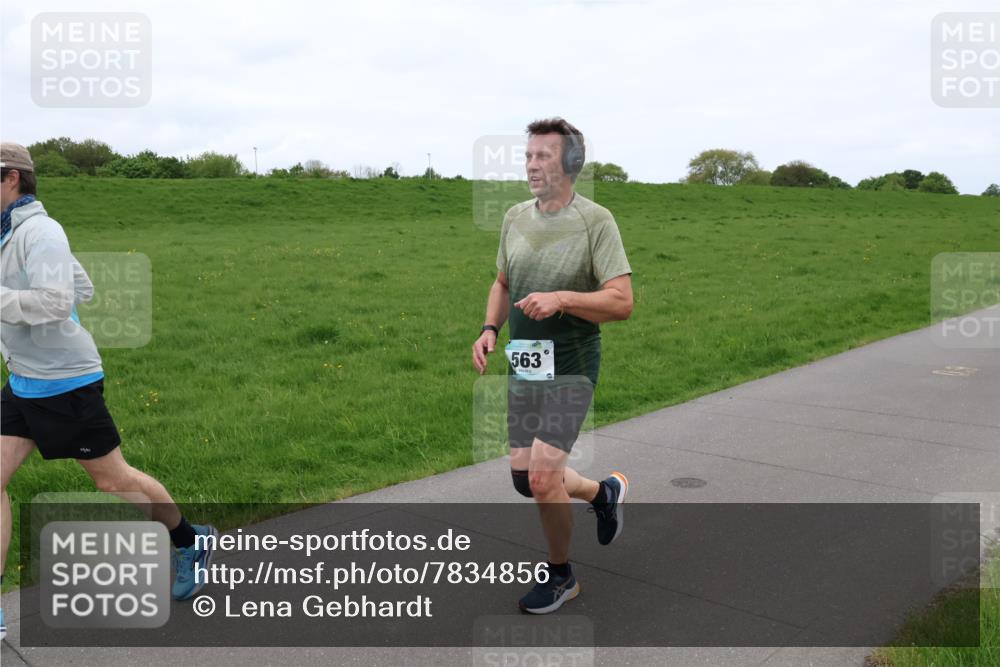 04.05.2025 - 8. Wedeler Halbmarathon Lena Gebhardt http://msf.ph/oto/7834856 04.05.2025 11:25:35 Laufen 563 meine-sportfotos.de