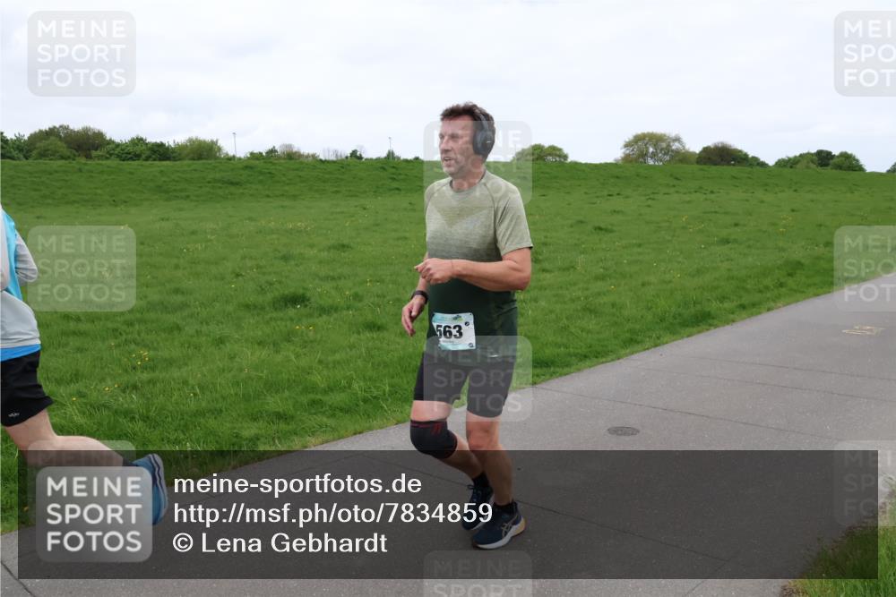04.05.2025 - 8. Wedeler Halbmarathon Lena Gebhardt http://msf.ph/oto/7834859 04.05.2025 11:25:35 Laufen 563 meine-sportfotos.de