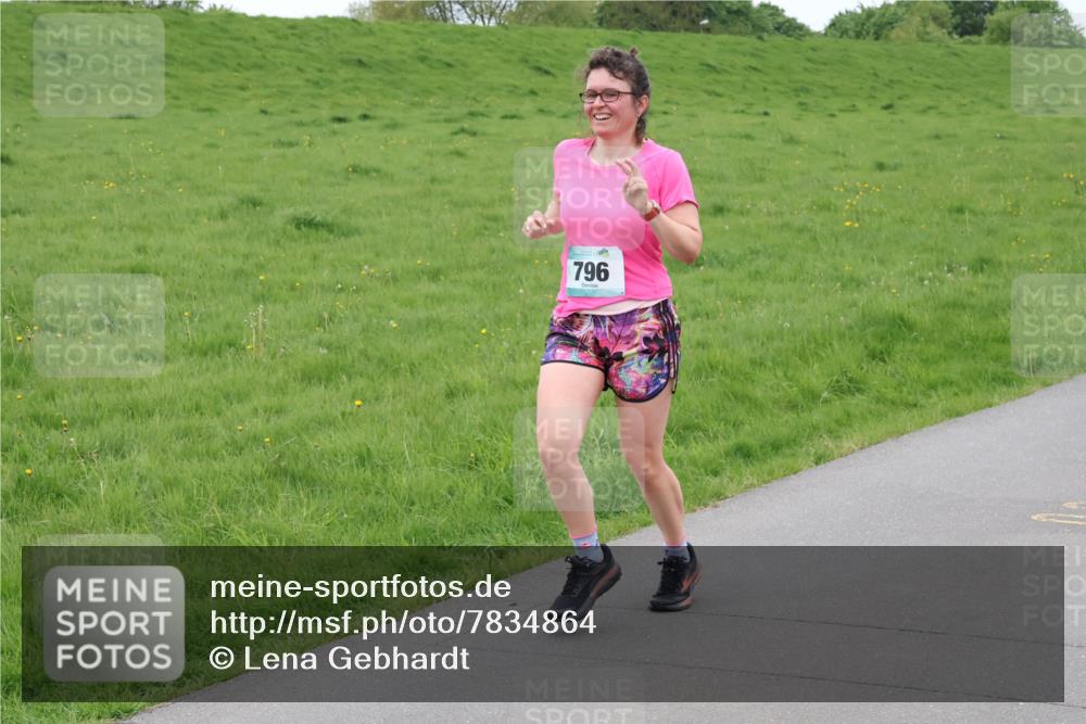 04.05.2025 - 8. Wedeler Halbmarathon Lena Gebhardt http://msf.ph/oto/7834864 04.05.2025 11:25:39 Laufen 796 meine-sportfotos.de