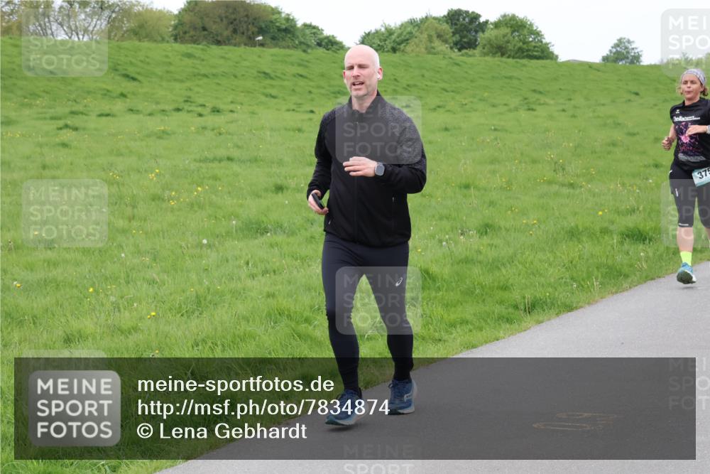 04.05.2025 - 8. Wedeler Halbmarathon Lena Gebhardt http://msf.ph/oto/7834874 04.05.2025 11:25:41 Laufen 375 meine-sportfotos.de