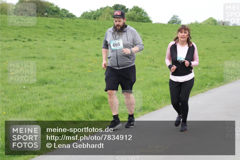 04.05.2025 - 8. Wedeler Halbmarathon Lena Gebhardt http://msf.ph/oto/7834912 04.05.2025 11:25:45 Laufen 665, 66 meine-sportfotos.de
