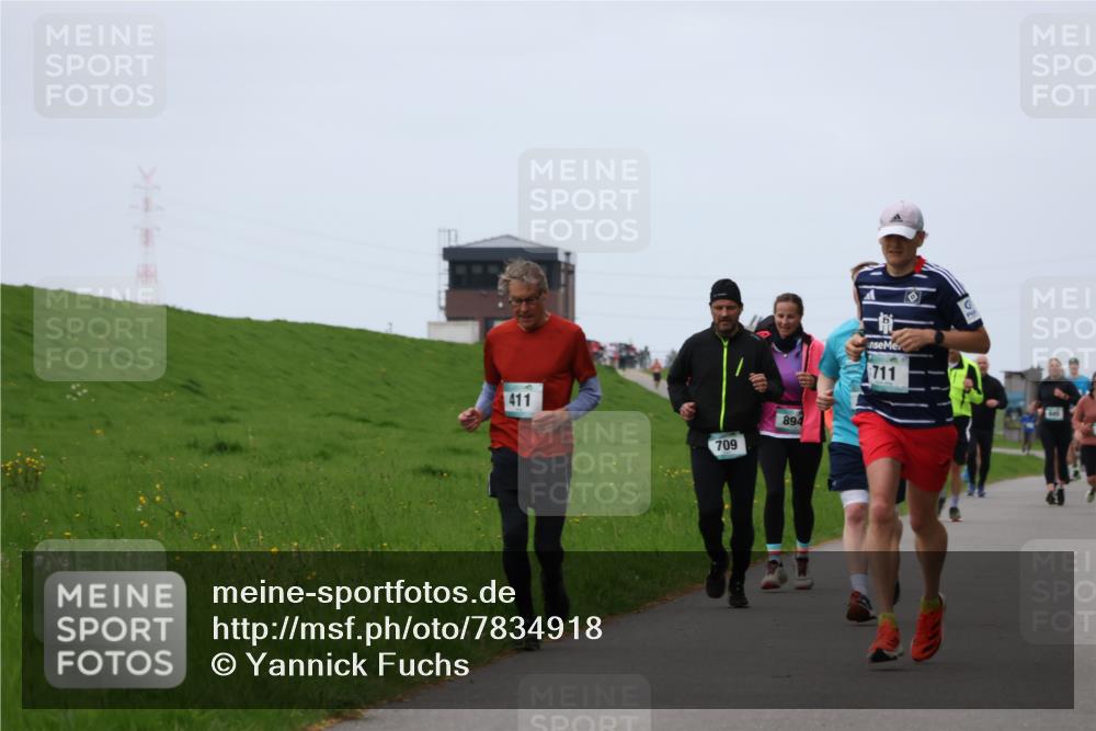 04.05.2025 - 8. Wedeler Halbmarathon Yannick Fuchs http://msf.ph/oto/7834918 04.05.2025 11:22:54 Laufen 411, 709, 894, 711 meine-sportfotos.de