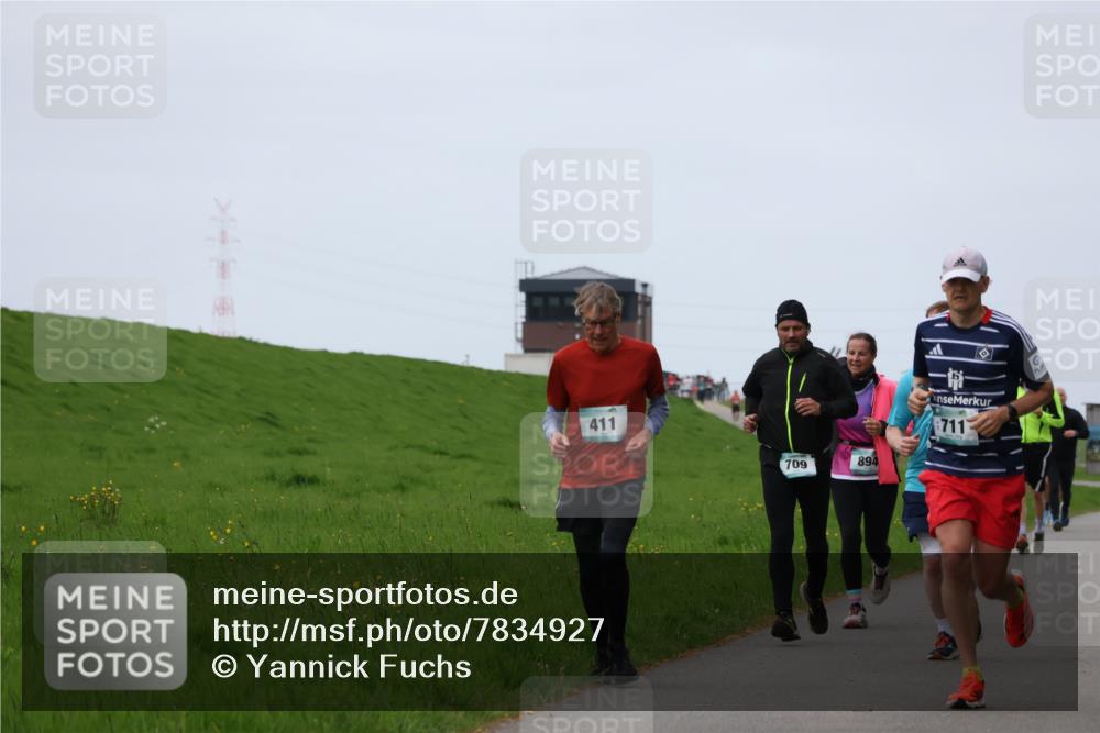 04.05.2025 - 8. Wedeler Halbmarathon Yannick Fuchs http://msf.ph/oto/7834927 04.05.2025 11:22:55 Laufen 411, 709, 894, 711 meine-sportfotos.de