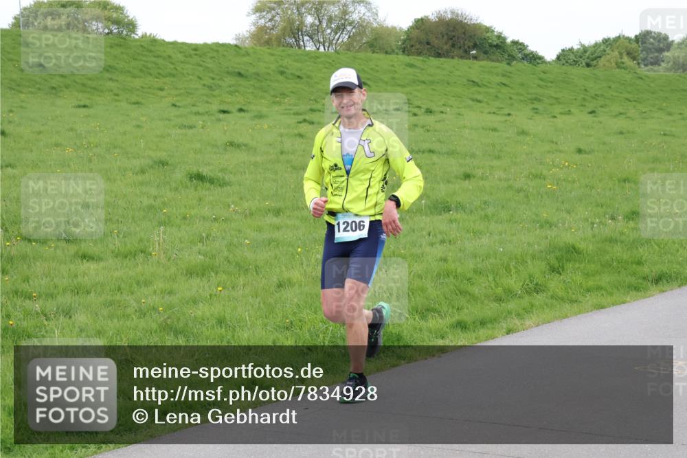 04.05.2025 - 8. Wedeler Halbmarathon Lena Gebhardt http://msf.ph/oto/7834928 04.05.2025 11:25:56 Laufen 1206 meine-sportfotos.de