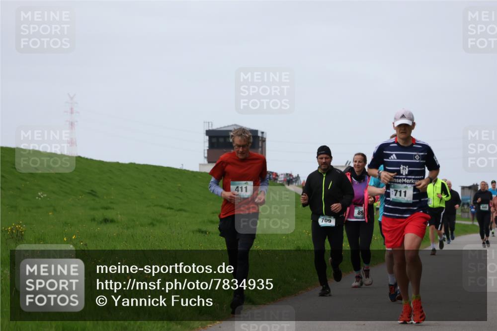 04.05.2025 - 8. Wedeler Halbmarathon Yannick Fuchs http://msf.ph/oto/7834935 04.05.2025 11:22:55 Laufen 411, 709, 89, 711, 645 meine-sportfotos.de