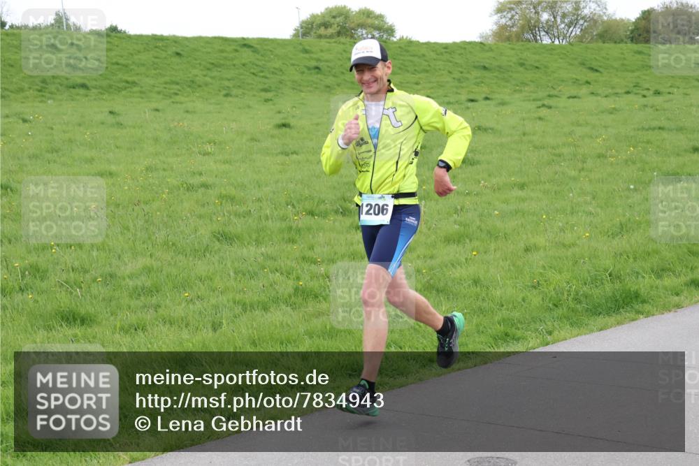 04.05.2025 - 8. Wedeler Halbmarathon Lena Gebhardt http://msf.ph/oto/7834943 04.05.2025 11:25:56 Laufen 1206 meine-sportfotos.de