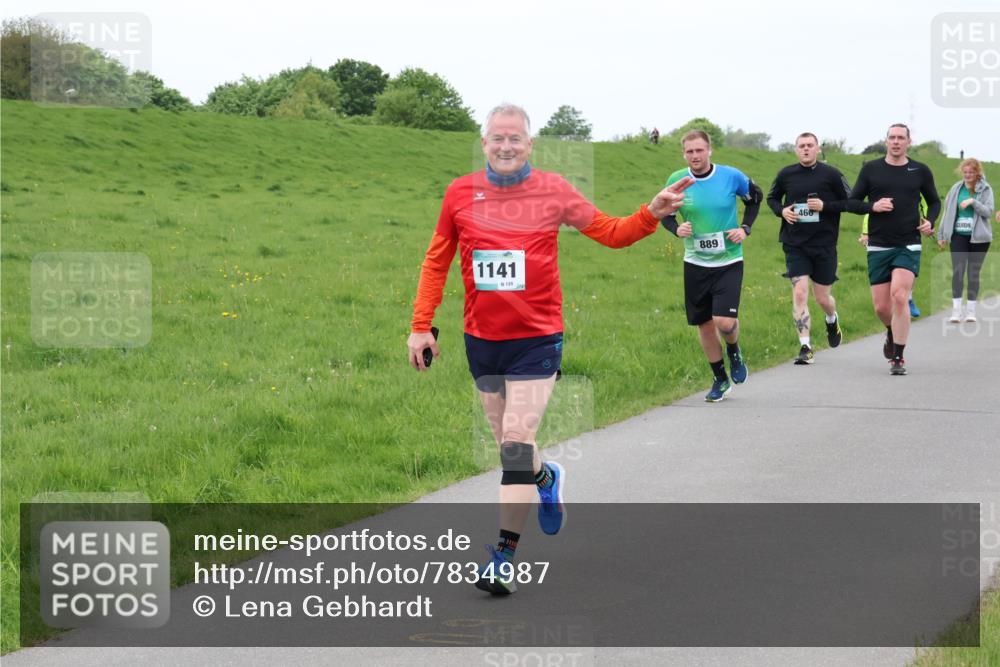 04.05.2025 - 8. Wedeler Halbmarathon Lena Gebhardt http://msf.ph/oto/7834987 04.05.2025 11:26:07 Laufen 1141, 129, 889, 460 meine-sportfotos.de