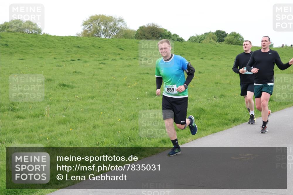 04.05.2025 - 8. Wedeler Halbmarathon Lena Gebhardt http://msf.ph/oto/7835031 04.05.2025 11:26:11 Laufen 889 meine-sportfotos.de