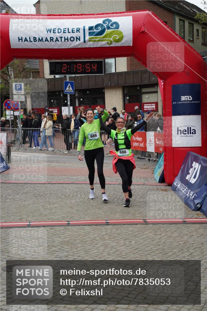 04.05.2025 - 8. Wedeler Halbmarathon Felixshl http://msf.ph/oto/7835053 04.05.2025 12:19:52 Ziel 571, 686, 688 meine-sportfotos.de
