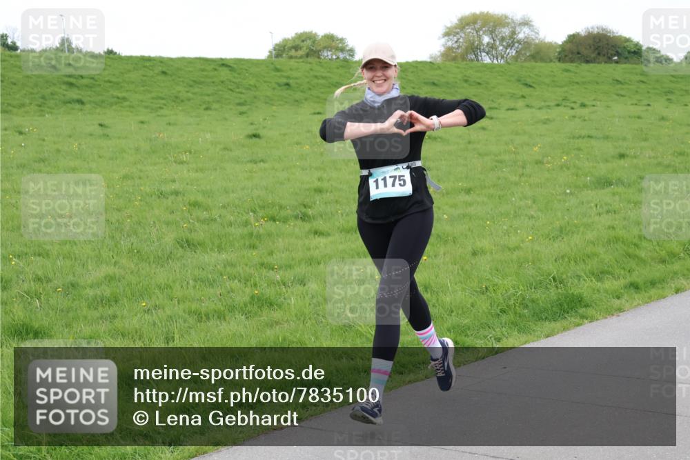 04.05.2025 - 8. Wedeler Halbmarathon Lena Gebhardt http://msf.ph/oto/7835100 04.05.2025 11:26:15 Laufen 1175 meine-sportfotos.de