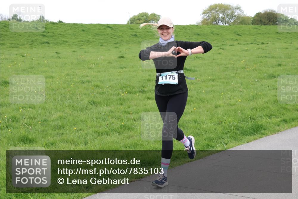 04.05.2025 - 8. Wedeler Halbmarathon Lena Gebhardt http://msf.ph/oto/7835103 04.05.2025 11:26:15 Laufen 1175 meine-sportfotos.de