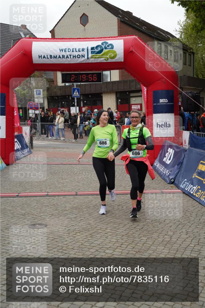 04.05.2025 - 8. Wedeler Halbmarathon Felixshl http://msf.ph/oto/7835116 04.05.2025 12:19:54 Ziel 571, 686, 688 meine-sportfotos.de